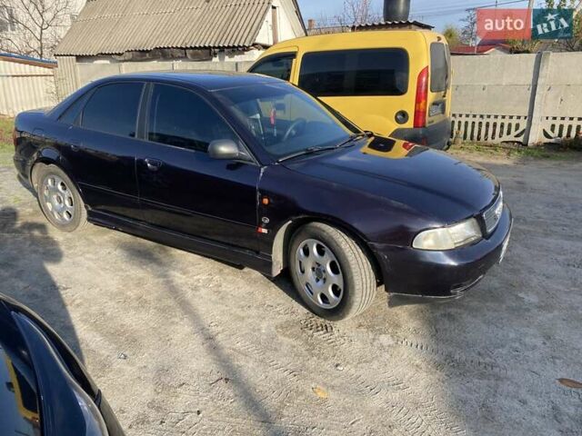 Синій Ауді А4, об'ємом двигуна 1.6 л та пробігом 367 тис. км за 3200 $, фото 27 на Automoto.ua