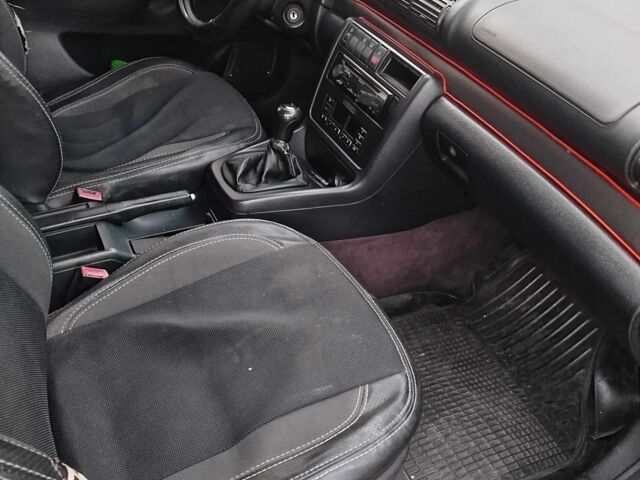 Синий Ауди А4, объемом двигателя 1.6 л и пробегом 274 тыс. км за 3000 $, фото 4 на Automoto.ua