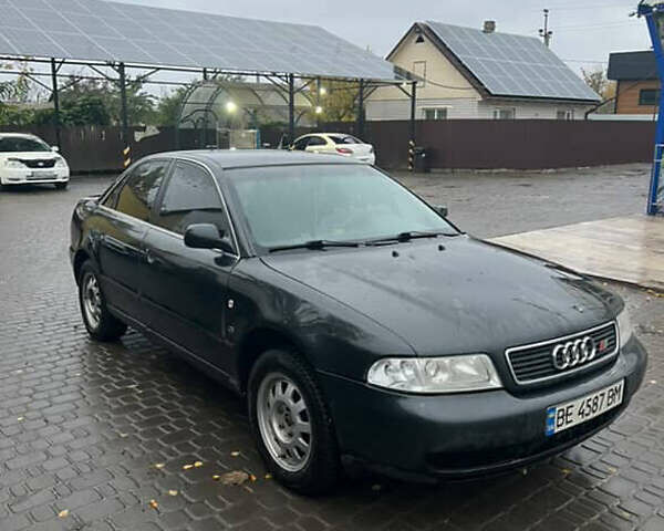 Синий Ауди А4, объемом двигателя 2.6 л и пробегом 330 тыс. км за 2700 $, фото 4 на Automoto.ua