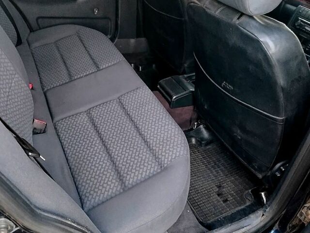 Синий Ауди А4, объемом двигателя 1.6 л и пробегом 0 тыс. км за 3000 $, фото 3 на Automoto.ua