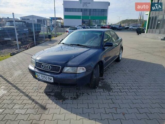 Синий Ауди А4, объемом двигателя 1.6 л и пробегом 320 тыс. км за 2900 $, фото 7 на Automoto.ua