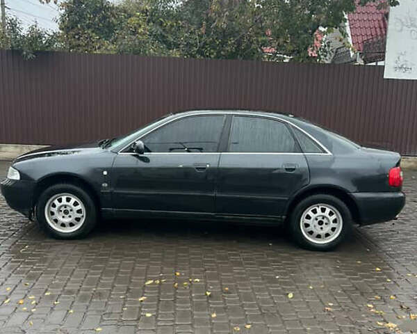 Синий Ауди А4, объемом двигателя 2.6 л и пробегом 330 тыс. км за 2700 $, фото 1 на Automoto.ua