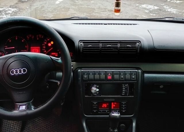 Синий Ауди А4, объемом двигателя 2.5 л и пробегом 390 тыс. км за 2500 $, фото 7 на Automoto.ua