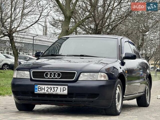 Синий Ауди А4, объемом двигателя 1.8 л и пробегом 321 тыс. км за 3400 $, фото 2 на Automoto.ua