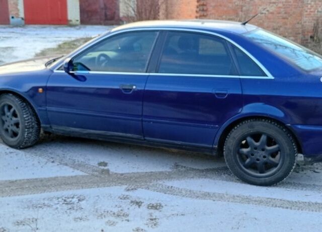 Синий Ауди А4, объемом двигателя 2.5 л и пробегом 390 тыс. км за 2500 $, фото 5 на Automoto.ua