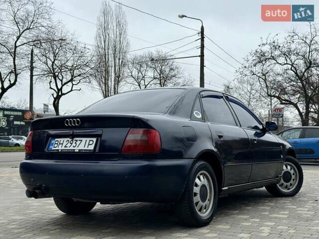 Синий Ауди А4, объемом двигателя 1.8 л и пробегом 321 тыс. км за 3400 $, фото 16 на Automoto.ua