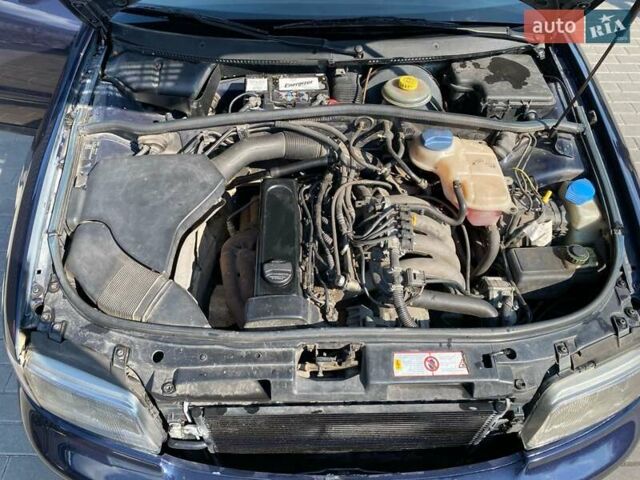 Синий Ауди А4, объемом двигателя 1.6 л и пробегом 280 тыс. км за 3700 $, фото 6 на Automoto.ua