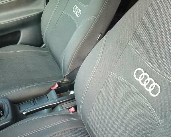 Синий Ауди А4, объемом двигателя 1.6 л и пробегом 250 тыс. км за 3000 $, фото 6 на Automoto.ua