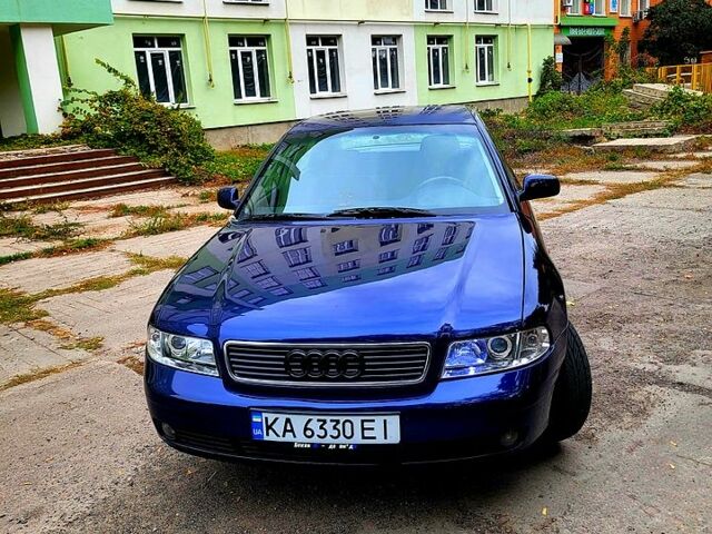 Синий Ауди А4, объемом двигателя 1.6 л и пробегом 306 тыс. км за 4650 $, фото 1 на Automoto.ua