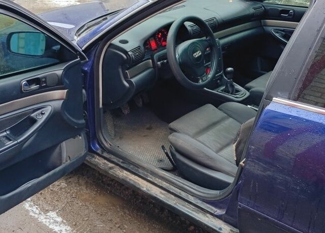 Синий Ауди А4, объемом двигателя 2.5 л и пробегом 390 тыс. км за 2500 $, фото 8 на Automoto.ua