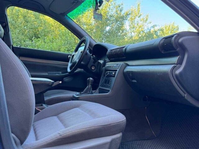 Синий Ауди А4, объемом двигателя 1.6 л и пробегом 227 тыс. км за 3200 $, фото 3 на Automoto.ua