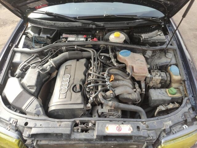 Синий Ауди А4, объемом двигателя 0 л и пробегом 250 тыс. км за 3000 $, фото 4 на Automoto.ua