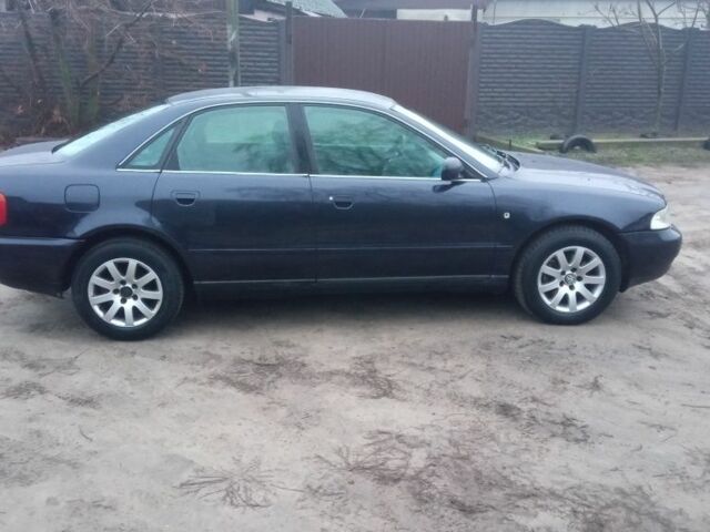 Синий Ауди А4, объемом двигателя 2 л и пробегом 300 тыс. км за 2000 $, фото 4 на Automoto.ua