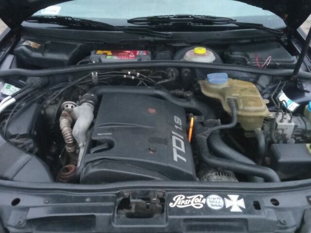 Синий Ауди А4, объемом двигателя 2 л и пробегом 300 тыс. км за 2000 $, фото 11 на Automoto.ua