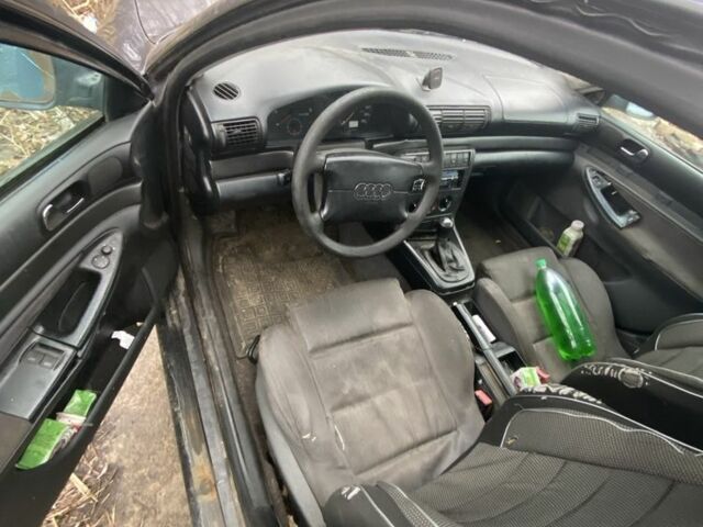 Синій Ауді А4, об'ємом двигуна 1.9 л та пробігом 380 тис. км за 950 $, фото 3 на Automoto.ua