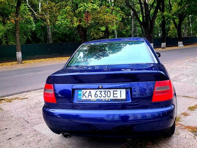 Синий Ауди А4, объемом двигателя 1.6 л и пробегом 306 тыс. км за 4650 $, фото 2 на Automoto.ua