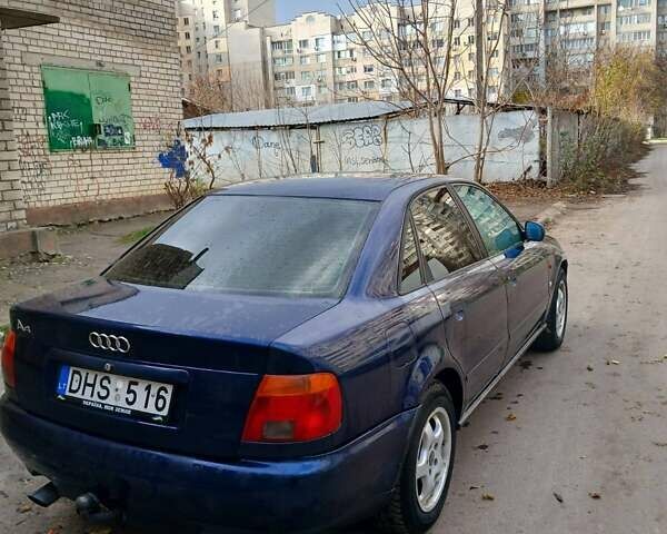 Синий Ауди А4, объемом двигателя 1.8 л и пробегом 364 тыс. км за 2000 $, фото 1 на Automoto.ua