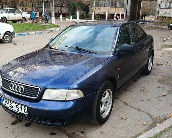 Синий Ауди А4, объемом двигателя 1.8 л и пробегом 364 тыс. км за 2000 $, фото 3 на Automoto.ua