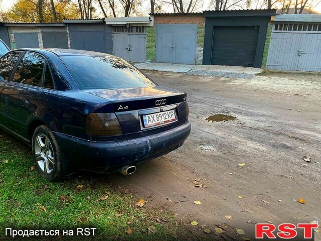 Синий Ауди А4, объемом двигателя 1.6 л и пробегом 0 тыс. км за 2700 $, фото 2 на Automoto.ua