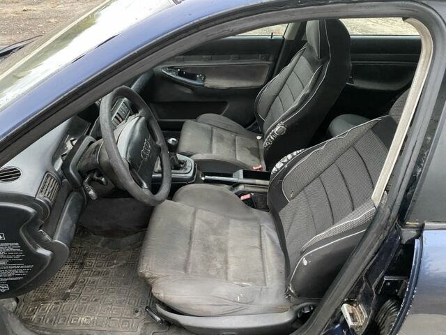 Синій Ауді А4, об'ємом двигуна 1.9 л та пробігом 280 тис. км за 1300 $, фото 3 на Automoto.ua