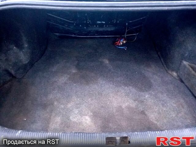 Синий Ауди А4, объемом двигателя 1.6 л и пробегом 342 тыс. км за 2600 $, фото 7 на Automoto.ua