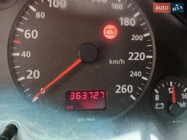 Синий Ауди А4, объемом двигателя 1.8 л и пробегом 364 тыс. км за 2000 $, фото 4 на Automoto.ua