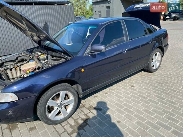 Синий Ауди А4, объемом двигателя 1.6 л и пробегом 280 тыс. км за 3700 $, фото 4 на Automoto.ua