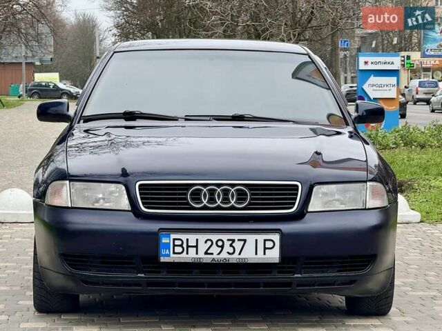 Синий Ауди А4, объемом двигателя 1.8 л и пробегом 321 тыс. км за 3400 $, фото 4 на Automoto.ua