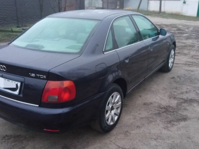 Синий Ауди А4, объемом двигателя 2 л и пробегом 300 тыс. км за 2000 $, фото 3 на Automoto.ua