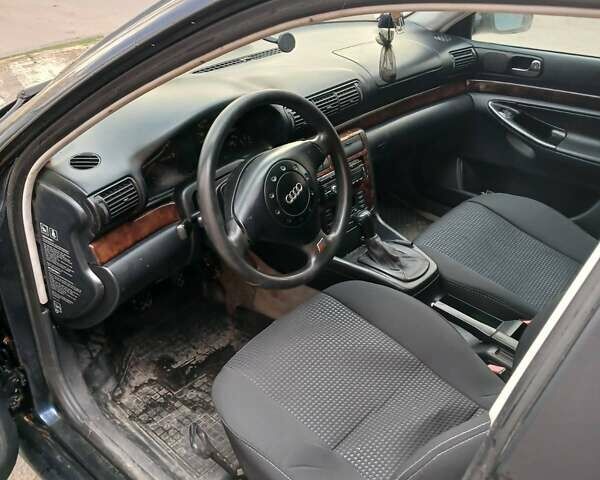 Синий Ауди А4, объемом двигателя 1.8 л и пробегом 364 тыс. км за 2000 $, фото 5 на Automoto.ua