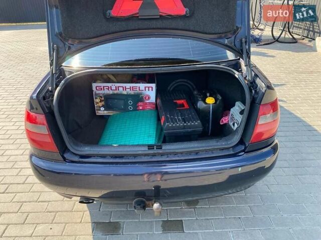 Синий Ауди А4, объемом двигателя 1.6 л и пробегом 280 тыс. км за 3700 $, фото 15 на Automoto.ua