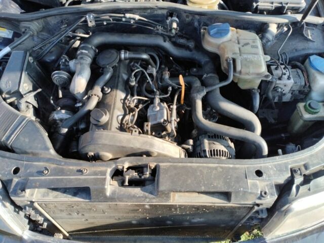 Синий Ауди А4, объемом двигателя 1.9 л и пробегом 300 тыс. км за 1666 $, фото 6 на Automoto.ua