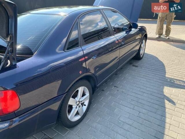 Синий Ауди А4, объемом двигателя 1.6 л и пробегом 280 тыс. км за 3700 $, фото 13 на Automoto.ua