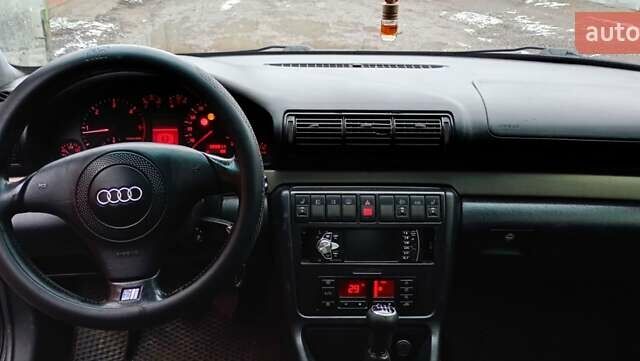 Синий Ауди А4, объемом двигателя 2.5 л и пробегом 390 тыс. км за 2500 $, фото 12 на Automoto.ua