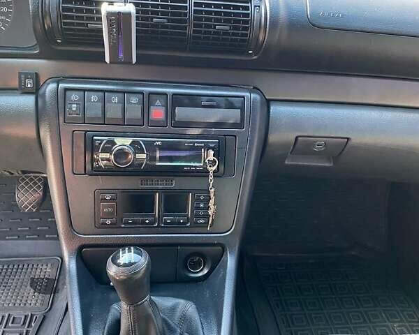 Синий Ауди А4, объемом двигателя 1.6 л и пробегом 280 тыс. км за 3700 $, фото 20 на Automoto.ua