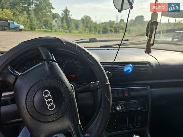 Синий Ауди А4, объемом двигателя 1.6 л и пробегом 286 тыс. км за 2600 $, фото 2 на Automoto.ua