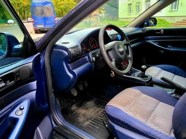 Синий Ауди А4, объемом двигателя 1.6 л и пробегом 306 тыс. км за 4650 $, фото 4 на Automoto.ua