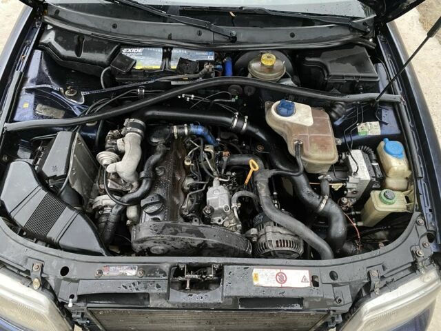 Синій Ауді А4, об'ємом двигуна 1.9 л та пробігом 280 тис. км за 1300 $, фото 1 на Automoto.ua