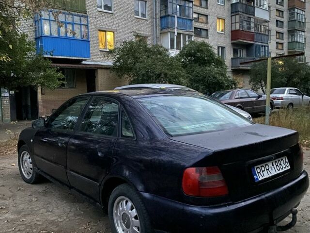 Синий Ауди А4, объемом двигателя 1.9 л и пробегом 272 тыс. км за 1500 $, фото 3 на Automoto.ua