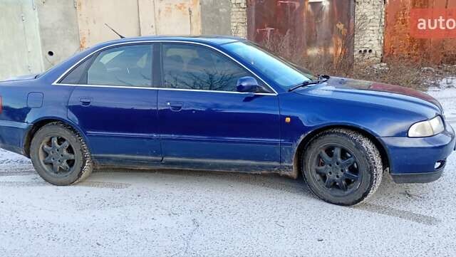 Синий Ауди А4, объемом двигателя 2.5 л и пробегом 390 тыс. км за 2500 $, фото 3 на Automoto.ua