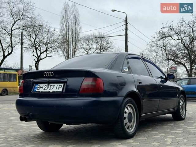 Синий Ауди А4, объемом двигателя 1.8 л и пробегом 321 тыс. км за 3400 $, фото 9 на Automoto.ua