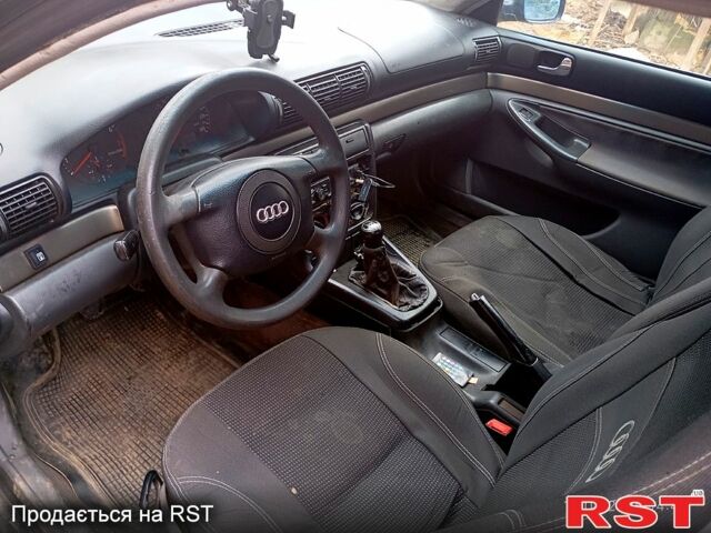 Синий Ауди А4, объемом двигателя 1.6 л и пробегом 342 тыс. км за 2600 $, фото 4 на Automoto.ua