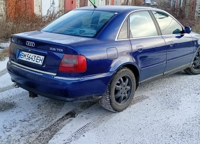 Синий Ауди А4, объемом двигателя 2.5 л и пробегом 390 тыс. км за 2500 $, фото 3 на Automoto.ua