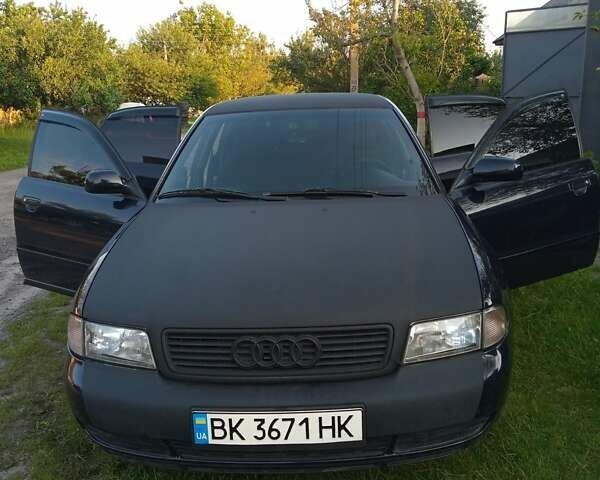 Синий Ауди А4, объемом двигателя 1.6 л и пробегом 250 тыс. км за 3000 $, фото 15 на Automoto.ua