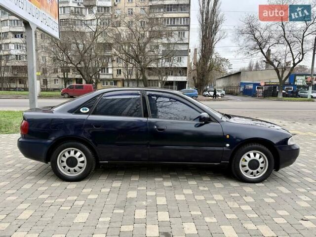 Синий Ауди А4, объемом двигателя 1.8 л и пробегом 321 тыс. км за 3400 $, фото 6 на Automoto.ua