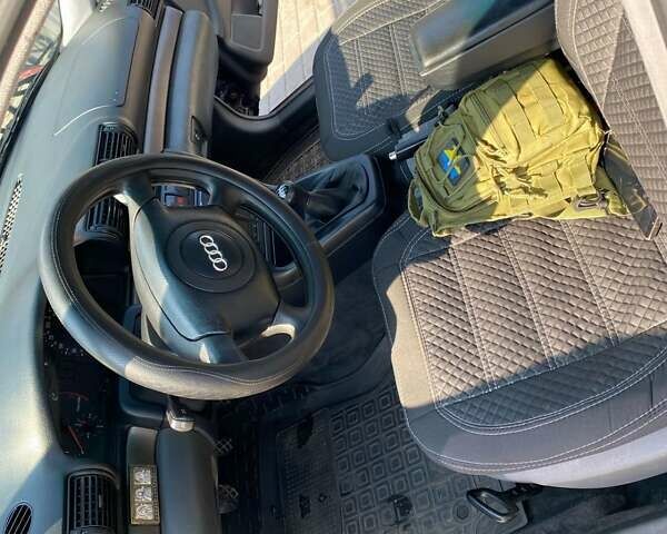 Синий Ауди А4, объемом двигателя 1.6 л и пробегом 280 тыс. км за 3700 $, фото 1 на Automoto.ua