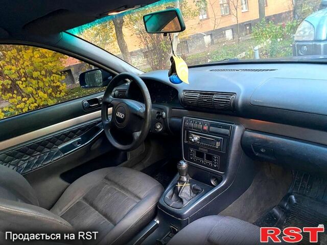 Синий Ауди А4, объемом двигателя 1.6 л и пробегом 0 тыс. км за 2700 $, фото 3 на Automoto.ua