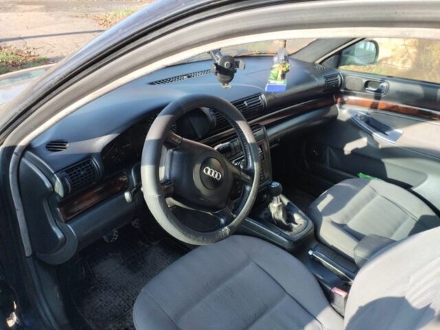 Синий Ауди А4, объемом двигателя 1.9 л и пробегом 300 тыс. км за 1666 $, фото 4 на Automoto.ua