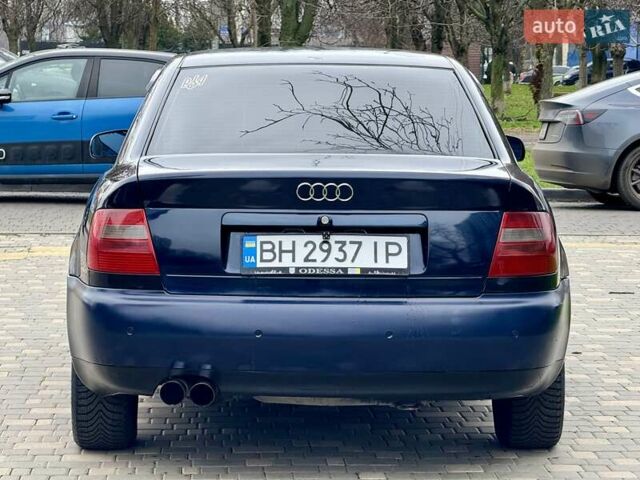 Синий Ауди А4, объемом двигателя 1.8 л и пробегом 321 тыс. км за 3400 $, фото 5 на Automoto.ua