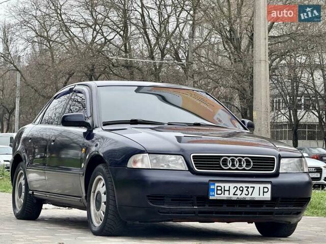 Синий Ауди А4, объемом двигателя 1.8 л и пробегом 321 тыс. км за 3400 $, фото 3 на Automoto.ua